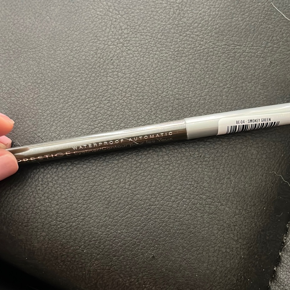 Waterproof automatic eyeliner